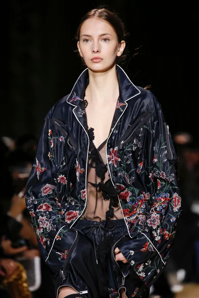 Look 3